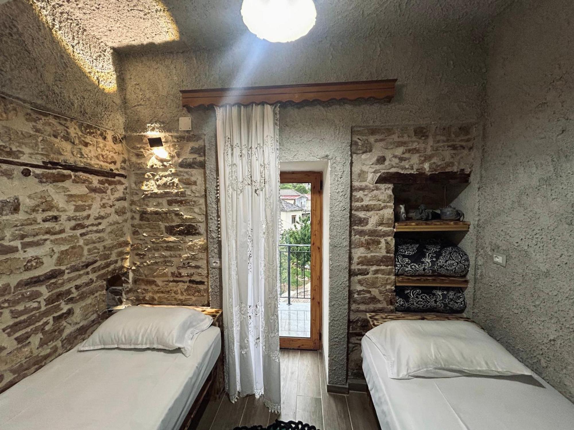 Guest House Lengo Gjirokastra Kültér fotó